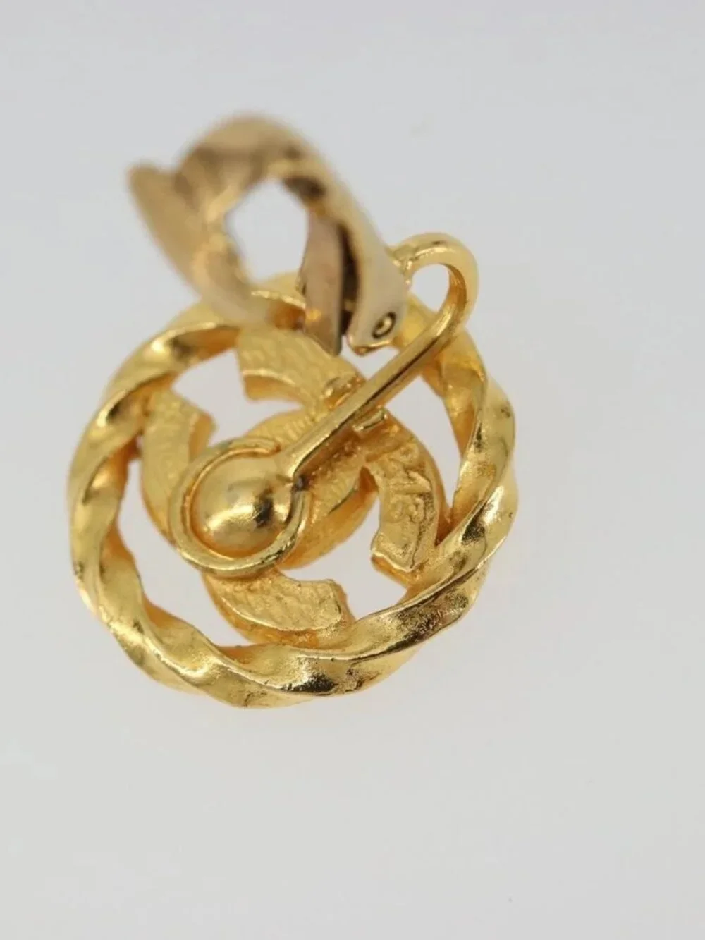 CHANEL Earring Metal Gold Tone CC Auth 188627
